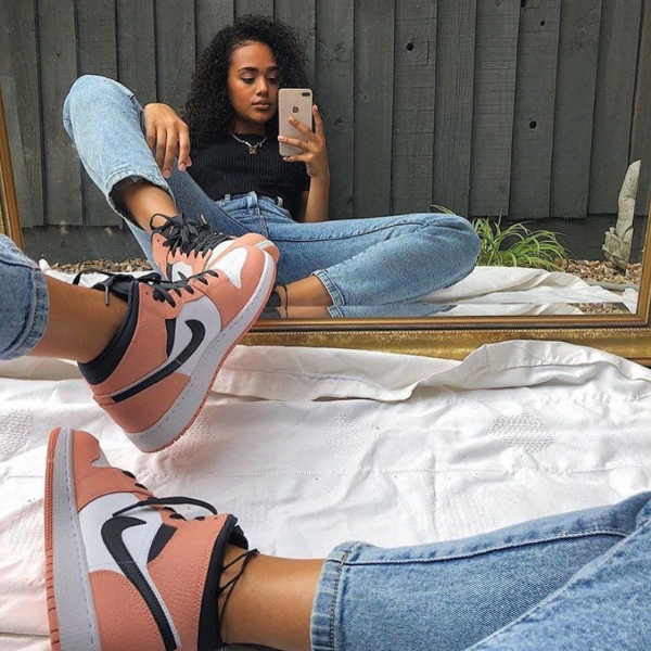 Jordan 1 Mid Pink Quartz (GS)
